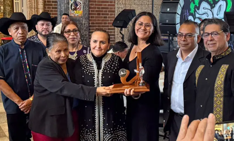 Recibe galardón en Chicago reportera de Quadratín Guerrero, Karla Galarce