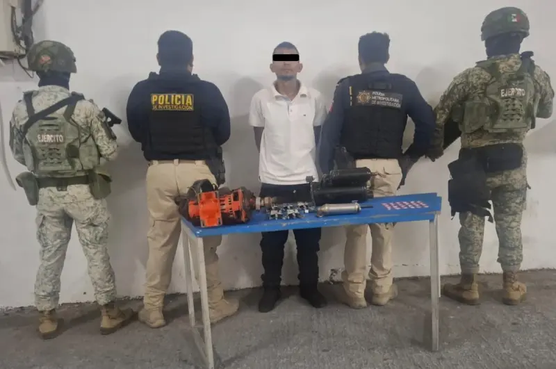 Cae con presunta droga en Santa Catarina; investigan posible relación con robo a negocio