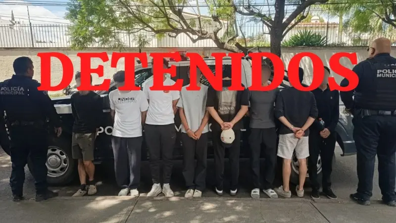 Detienen a 8 jóvenes por arrojar huevos a peatones y vehículos en Querétaro