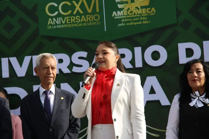 Encabeza Ivette Topete acto cívico por Independencia en Amecameca