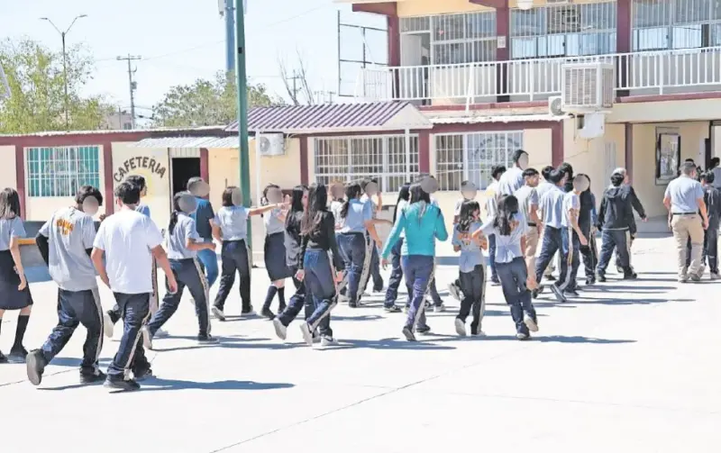 Rompe récord matrícula de menores extranjeros