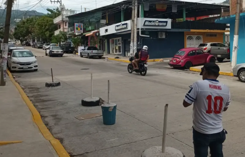 Retiran 50 apartaespacios y regulan comercio en calles de Acapulco
