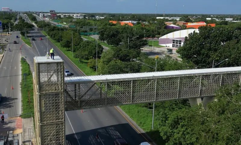 Rehabilitan puente peatonal del CRIT