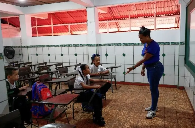 Inicia Venezuela ciclo escolar entre temores tras sismos