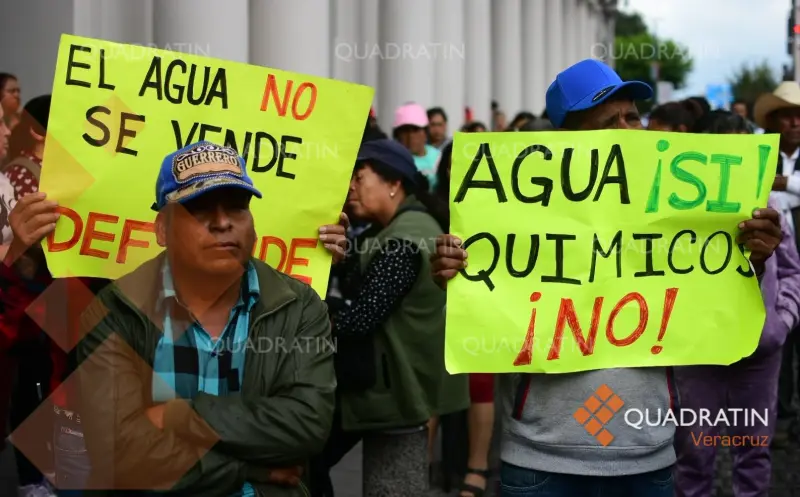 Habitantes de Jalacingo y Altotonga bloquean Enríquez por falta de agua