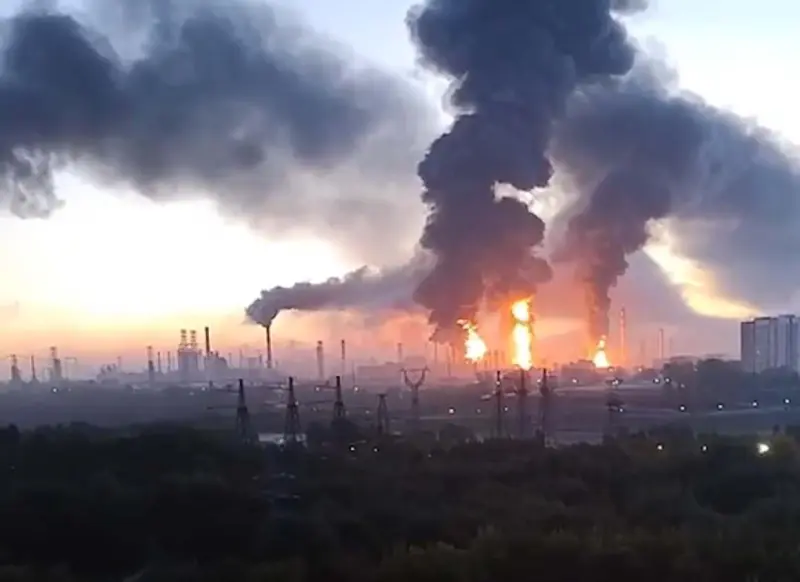 Golpea Ucrania infraestructura petrolera rusa en ofensiva con drones