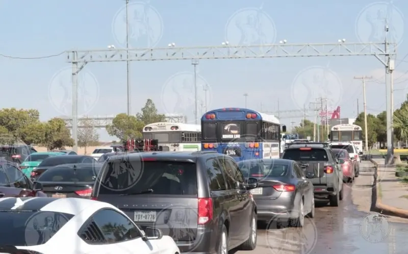 Video.- Caos vehicular en el bulevar Juan Pablo II
