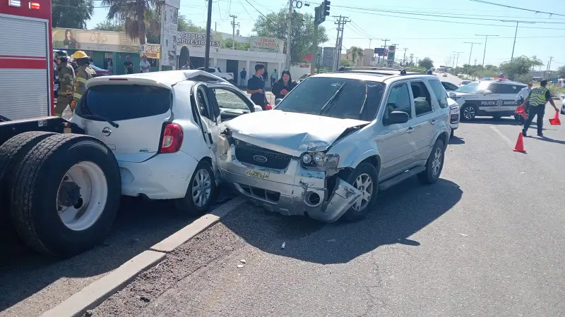 Mujer resulta lesionada tras aparatoso choque en carretera La Colorada