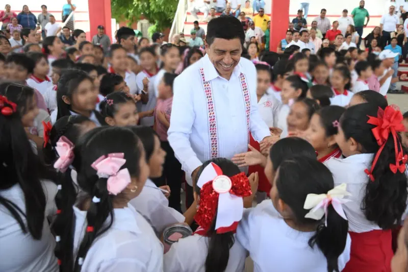 Mejora Jara infraestructura de primaria con techado en Ixtepec