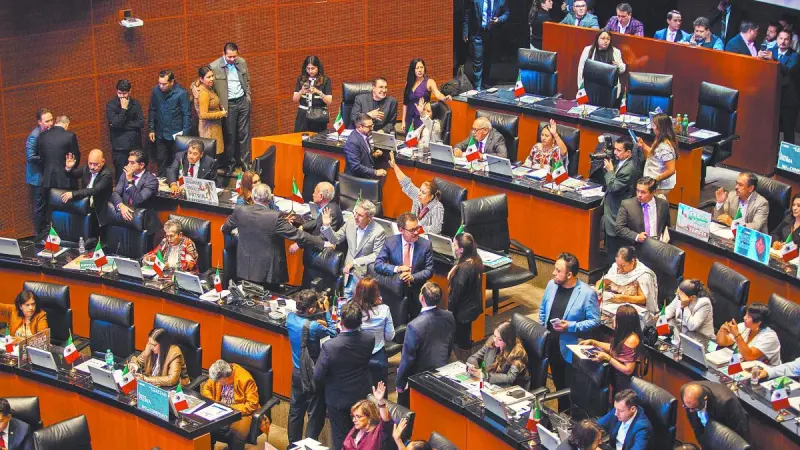 Avalan reforma vs doble nacionalidad de los candidatos