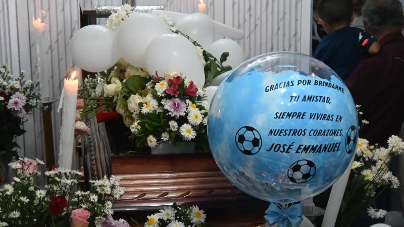 Niño sale a jugar futbol y un sicario le quita la vida durante una balacera