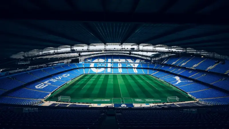 Manchester City afronta una potencial sanción de descenso y pérdida de títulos en la Premier League