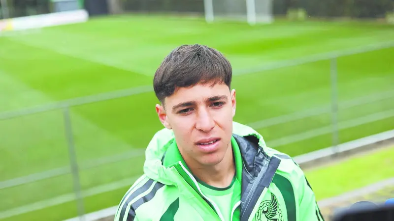 Mateo Chávez y Gil Mora no serán parte de la alineación contra Chile