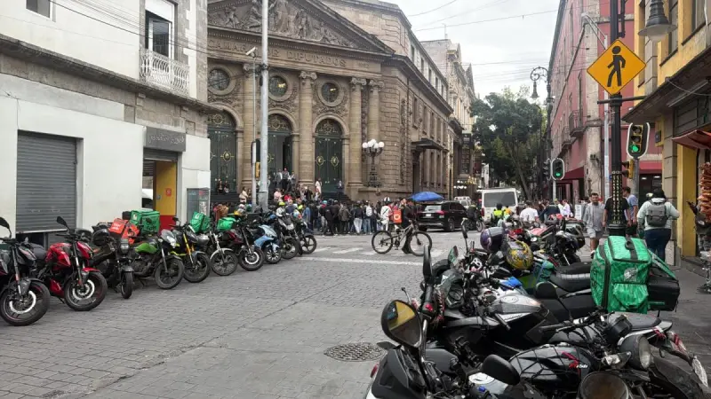 Motociclistas protestan contra prohibición del transporte de pasajeros en moto