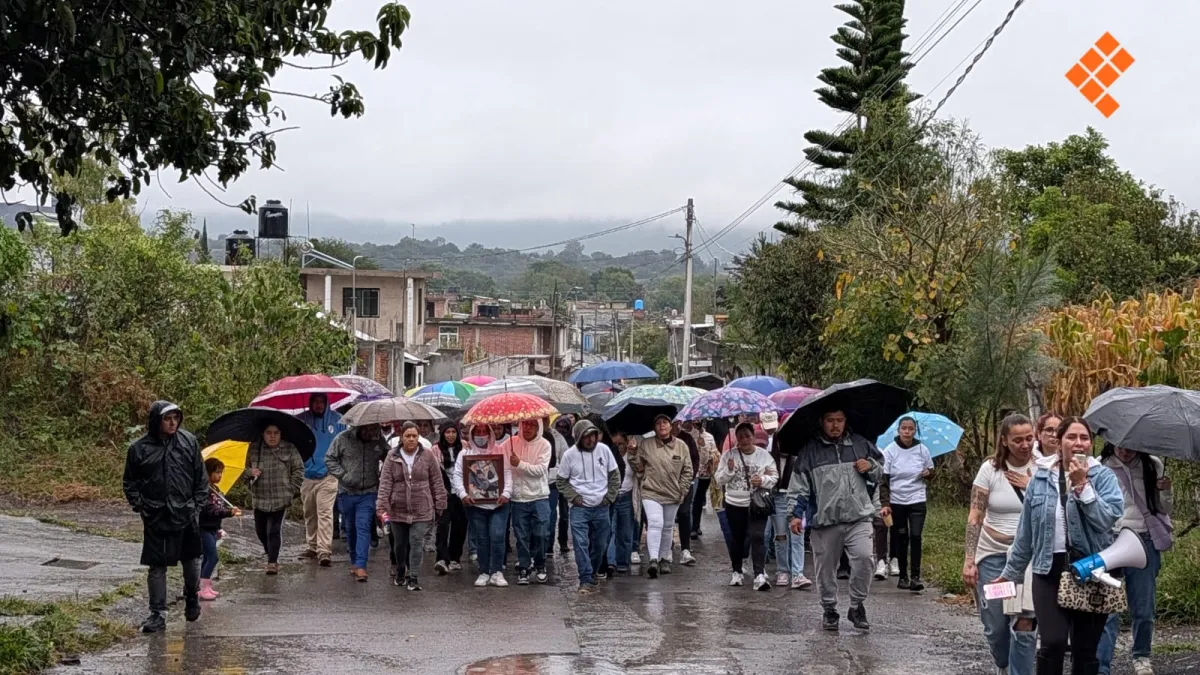 Bajo la lluvia, Charo alza la voz y exige justicia para Janeth