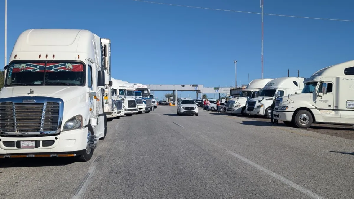 Transportistas de Sonora bloquean la caseta 152 de Hermosillo contra el recorte de estímulos fiscales y las extorsiones