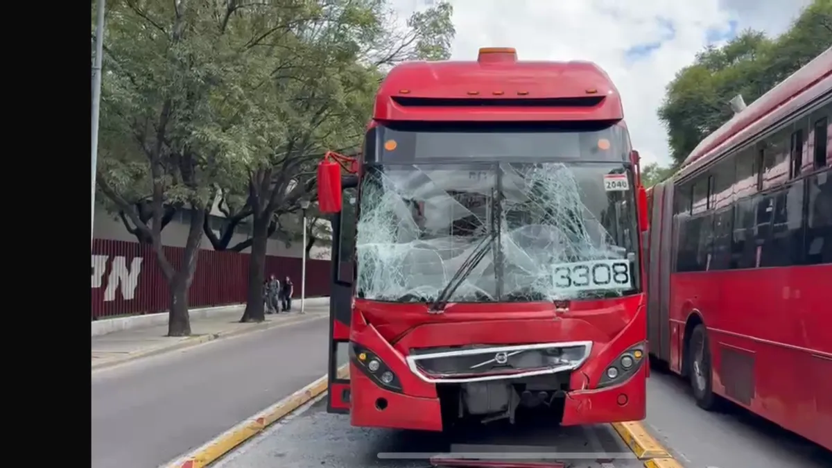 Chocan 2 unidades del Metrobús en Iztacalco, suman 25 lesionados