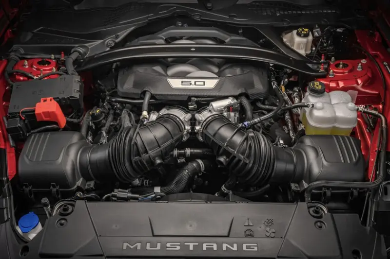 El novio de su hija arruinó una camioneta y por esa razón el director de Ford mandó bloquear el motor del Mustang para que nadie lo modifique
