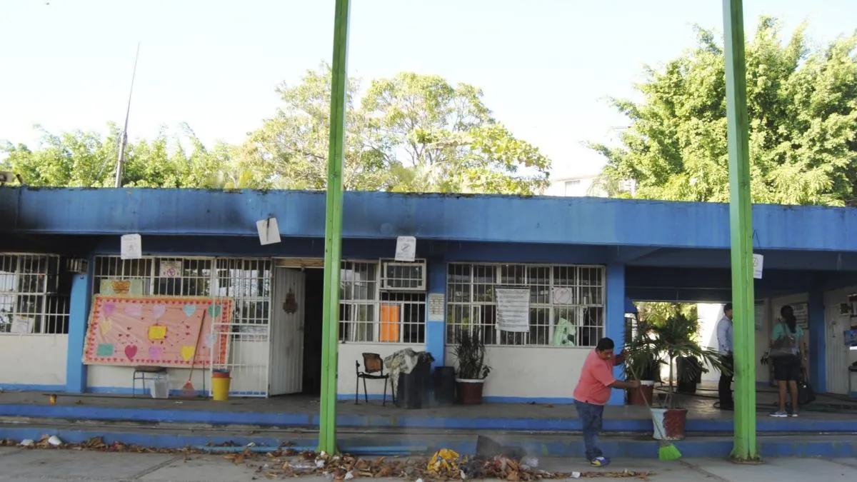 Sobrecarga administrativa estresa a 68% de los directores escolares: OCDE