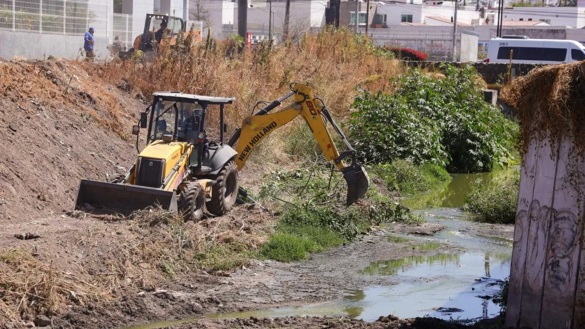 GOBIERNO ESTATAL MANTIENE MAQUINARIA EN LA SIERRA GORDA PARA ATENDER AFECTACIONES POR LLUVIAS