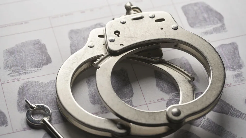 Detienen a hombre con 191 dosis de posible droga en la alcaldía Cuauhtémoc