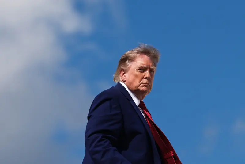 Trump pierde respaldo entre votantes latinos: 69% desaprueba su gestión y 59% prefiere un Congreso controlado por demócratas