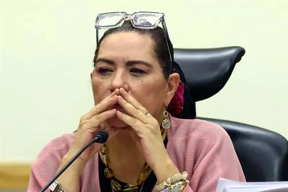 Exigen renuncia; Taddei se aferra