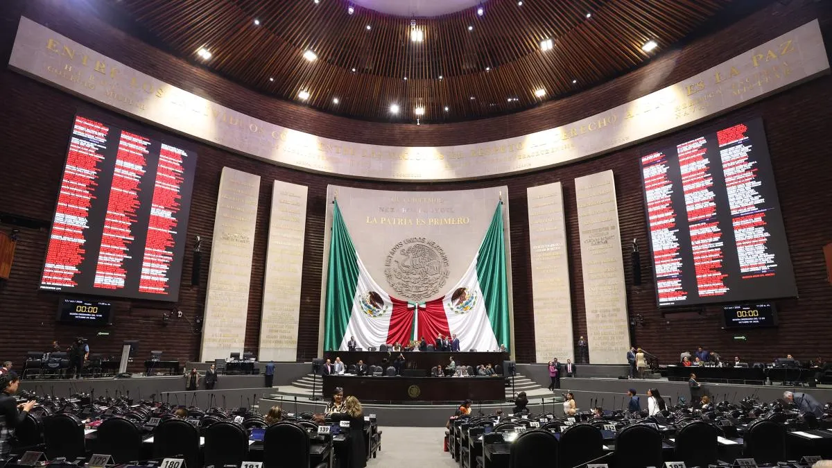 Alistan en Diputados Ley Antimemes y cárcel a ambulantes por piratería