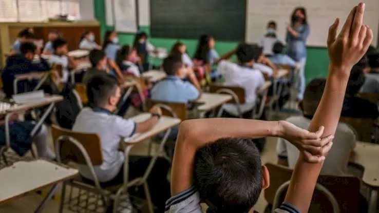 Ética, Privacidad y el Marco Regulatorio: Desafíos Cruciales de la IA Educativa