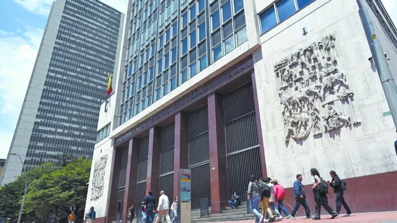 Banco Central de Colombia eleva tasa 25 pb a 12.25%
