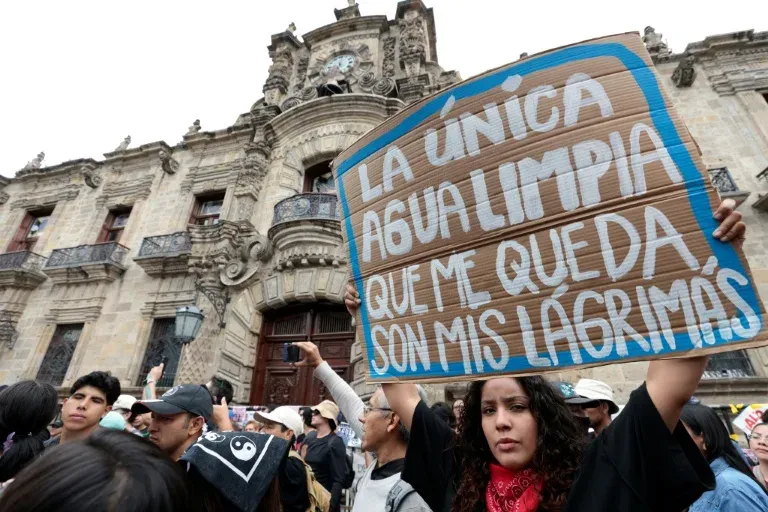 Cerca de 9 mil 500 personas protestan en Guadalajara por contaminación del agua