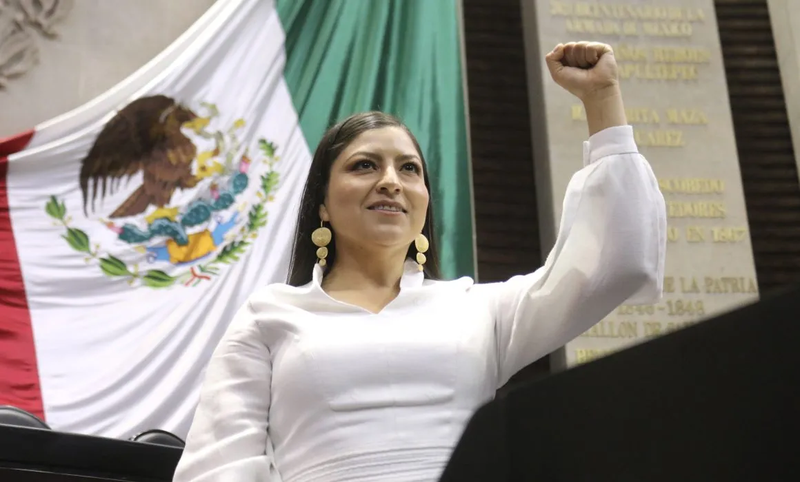 “¿A favor del huachicol fiscal?”: Claudia Rivera se equivoca en tribuna y provoca desconcierto