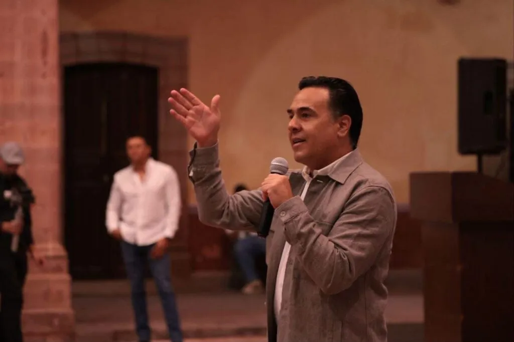 Luis Nava asegura que se quedará en el PAN