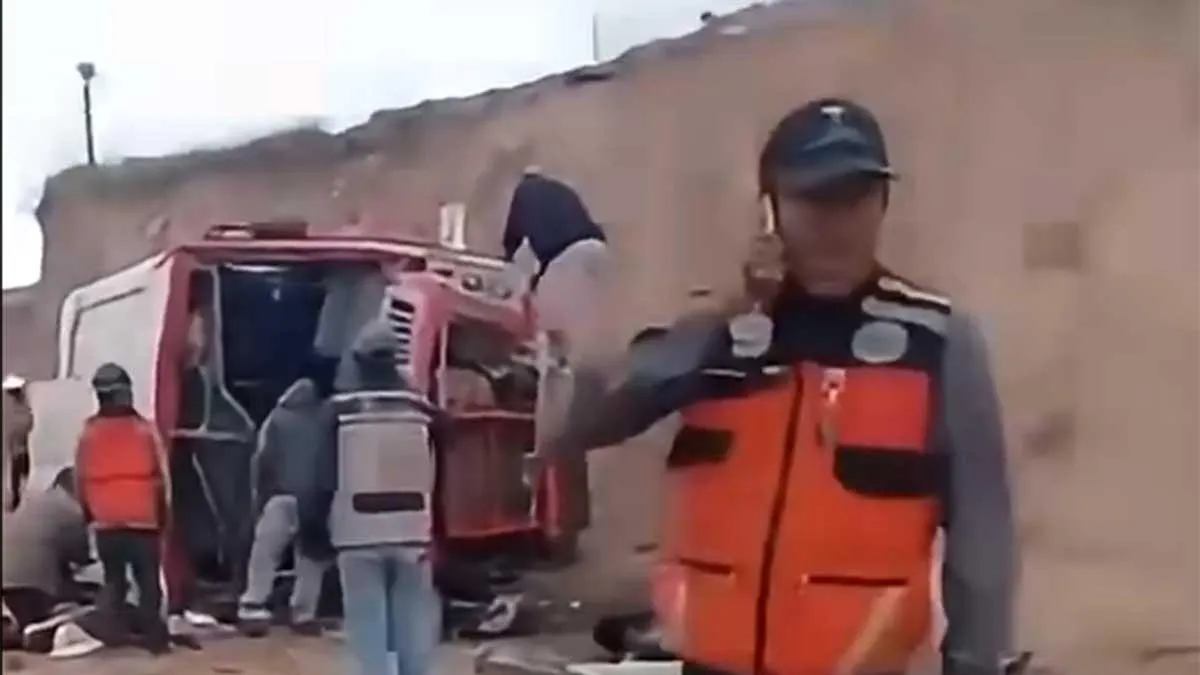 Tragedia en Querétaro: 2 muertos y 20 heridos tras accidente