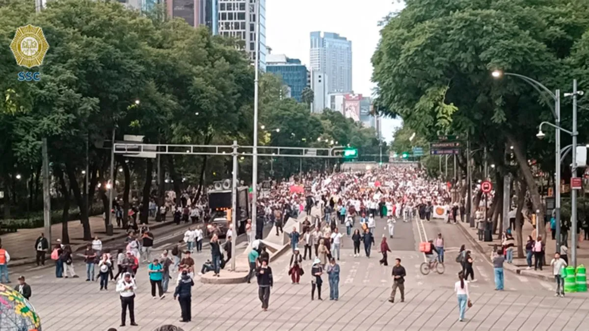 Trabajadores del IMSS marchan para exigir mejores condiciones laborales