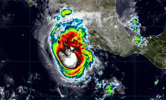 Despliegan operativos en Manzanillo ante la llegada del huracán Trudy