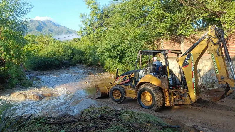 Atienden daños en Álamos tras el paso del huracán Polo y realizan trabajos de limpieza y reparación