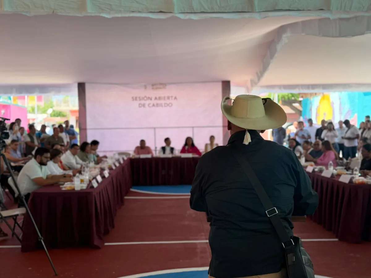 Escucha Abelina demandas de vecinos de barrios históricos de Acapulco