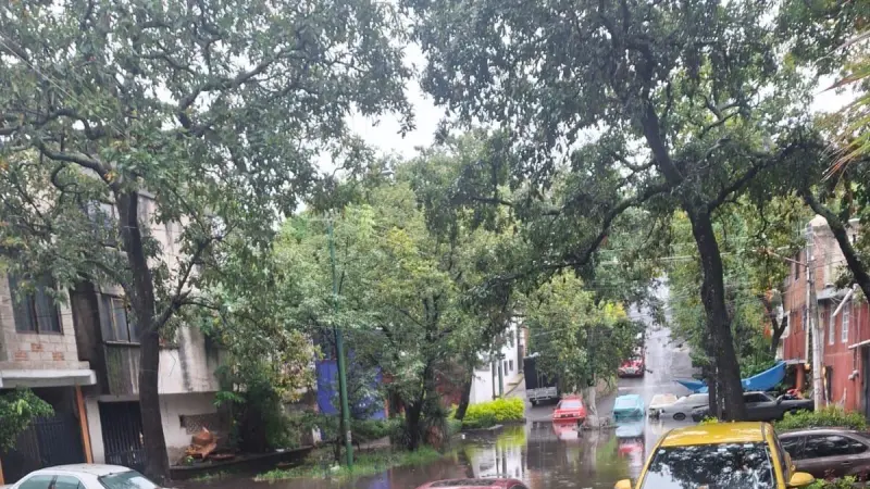 Lluvia deja encharcamientos en el sur poniente de la CDMX