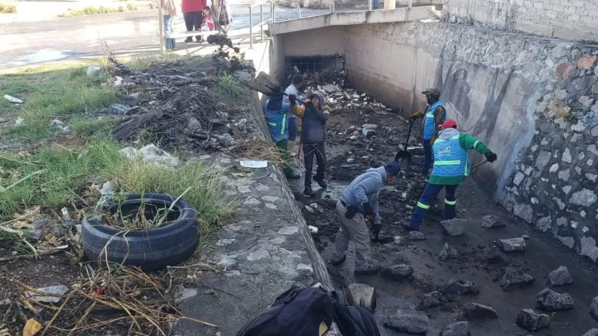 Retiran más de 23 toneladas de basura y desechos de drenajes pluviales en San Juan del Río