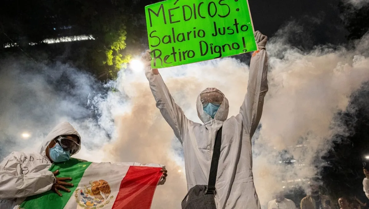 Trabajadores del IMSS exigen aumento del 10% y destituir a líder sindical: ‘Amenazó con no dar contratos’
