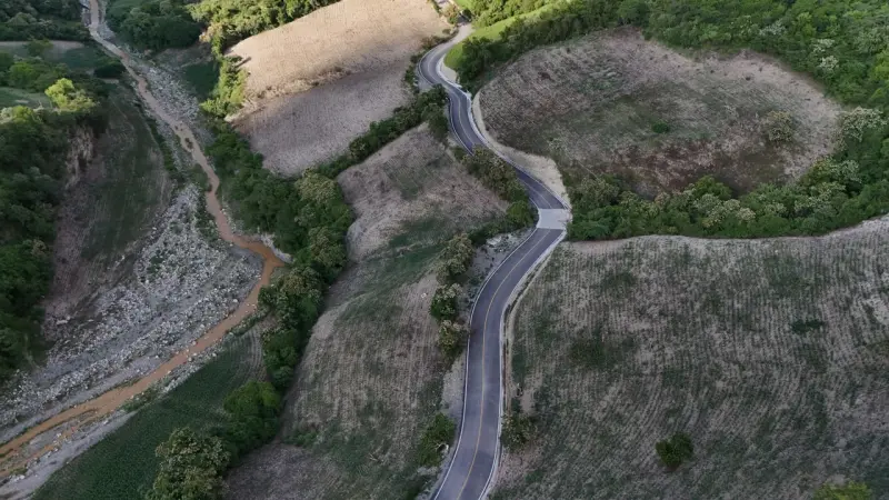 Pavimenta Gobierno camino Chichihualco-El Naranjo