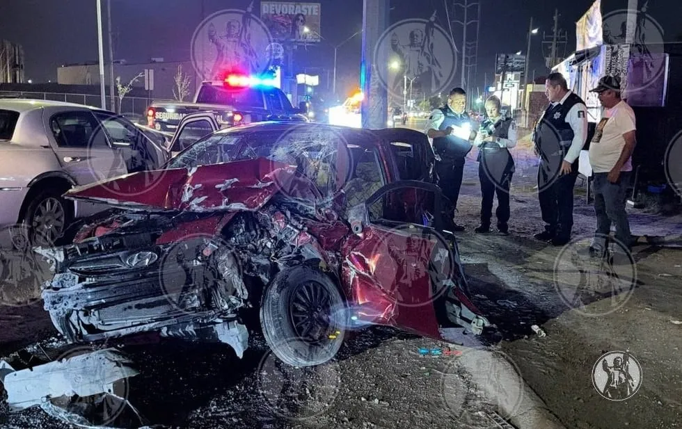 Deja dos heridos y graves daños carambola en la Ejército Nacional