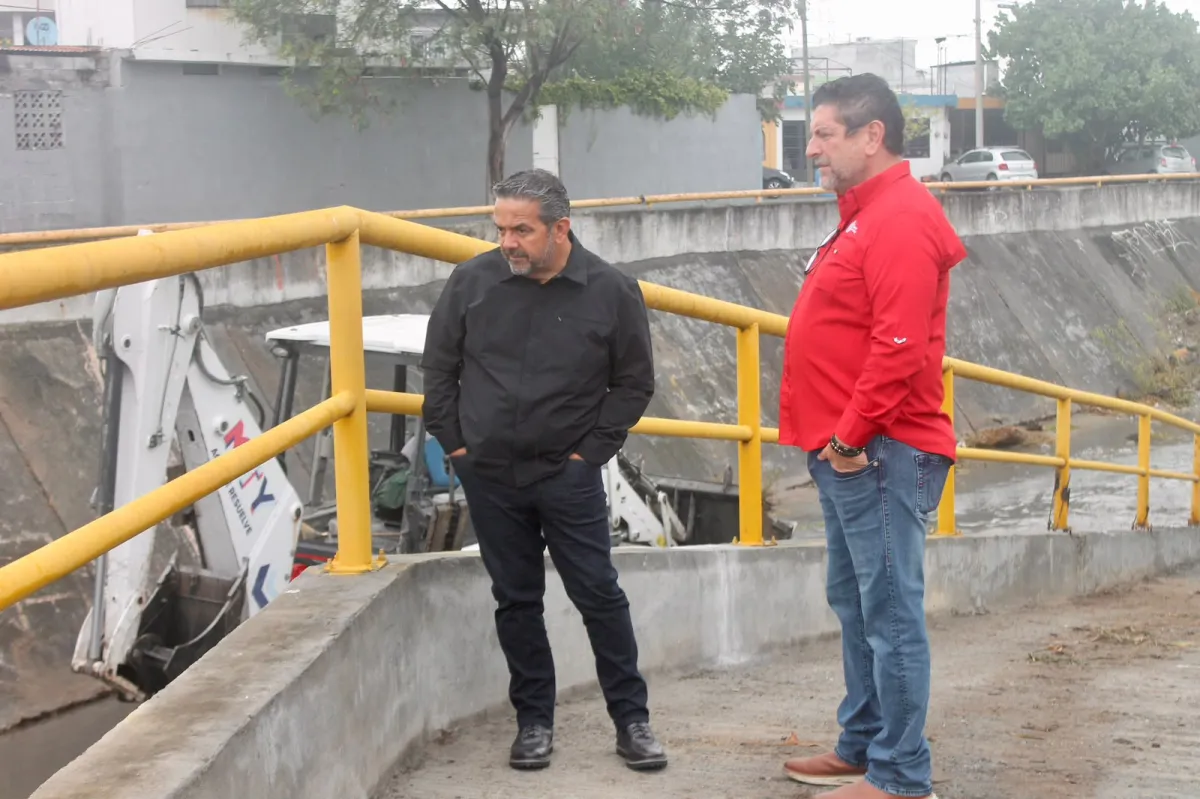 Retiran 4,000 toneladas de basura y escombro del Canal Medular en Monterrey