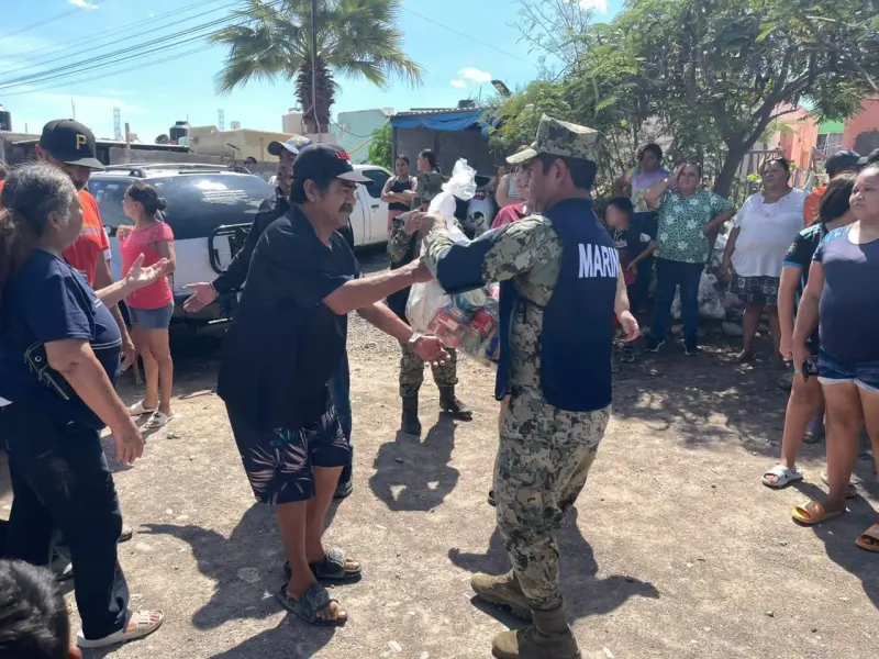 Zarpa de Mazatlán buque de la Armada de México para llevar apoyo a afectados por el Huracán Polo en BCS
