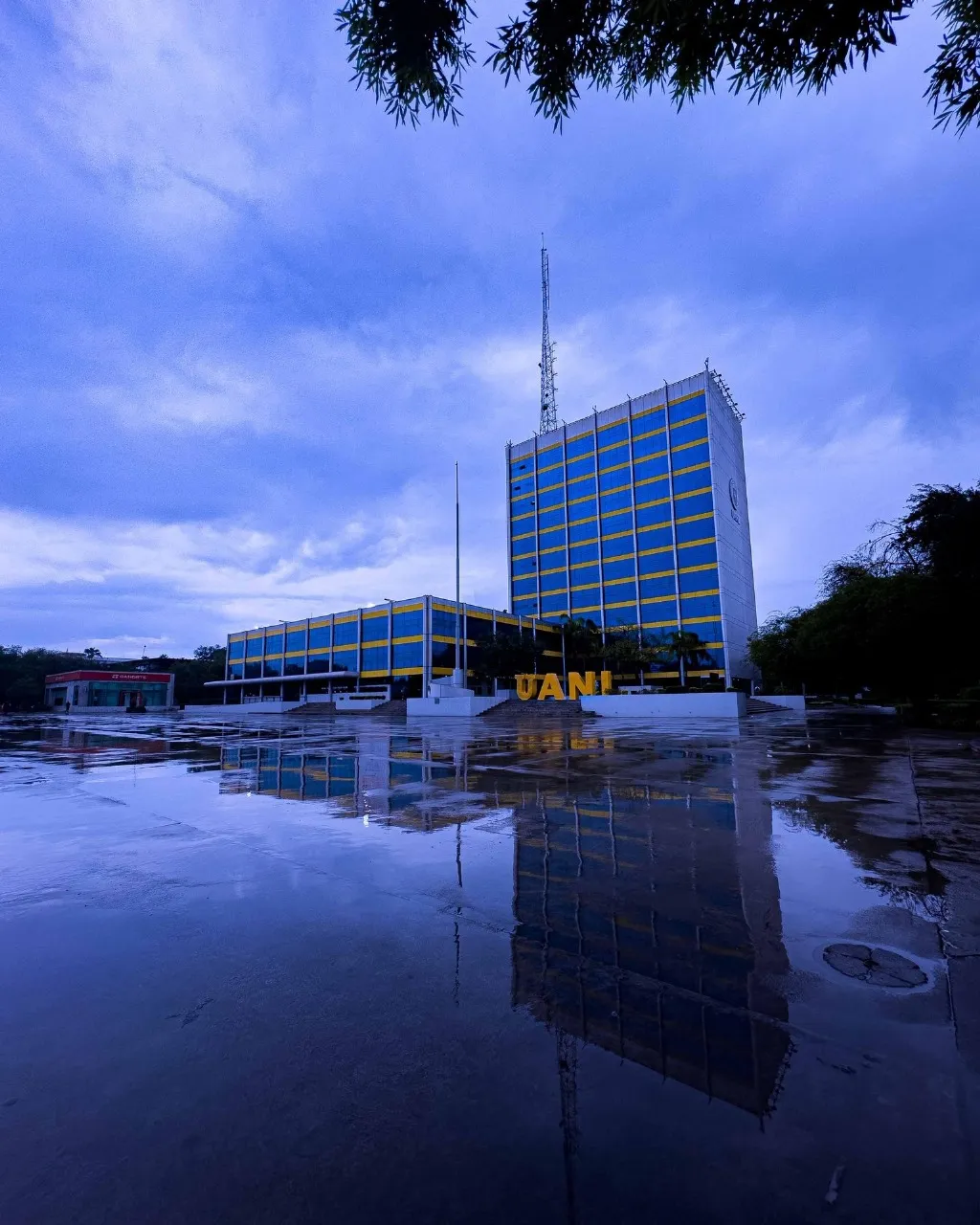 Cambia UANL a modalidad en línea las clases vespertinas y nocturnas por lluvia