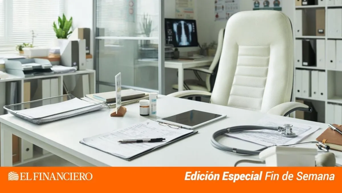 Consultorios vacíos, médicos indispensables