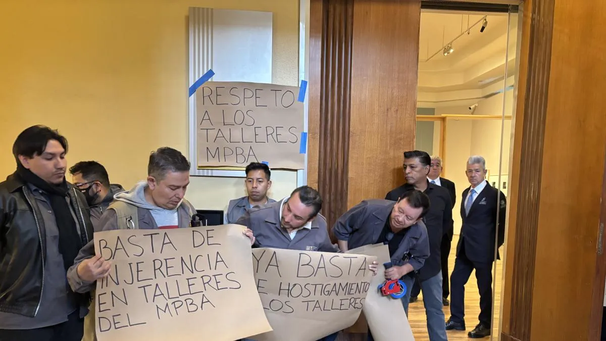 Trabajadores exhiben desacuerdo en talleres del Museo del Palacio de Bellas Artes