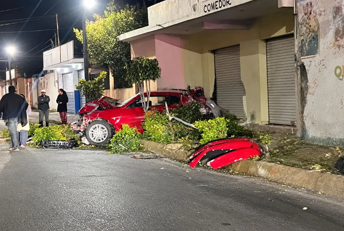 Deja 3 muertos accidente entre automóvil y moto en Progreso de Obregón