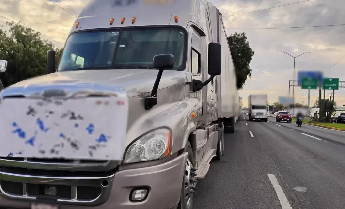 Paro de transportistas: estas son las carreteras con bloqueos; Sheinbaum anuncia diálogo a las 11:00